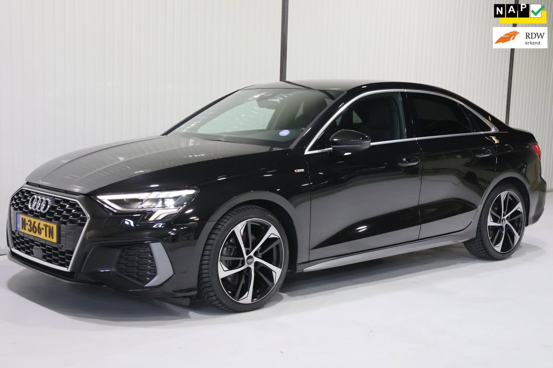 Audi A3 Limousine 35 TFSI S-LINE - 1 STE EIGENAAR - DEALER O, Auto's, Dealer onderhouden, 1498 cc, 4 cilinders, 150 pk