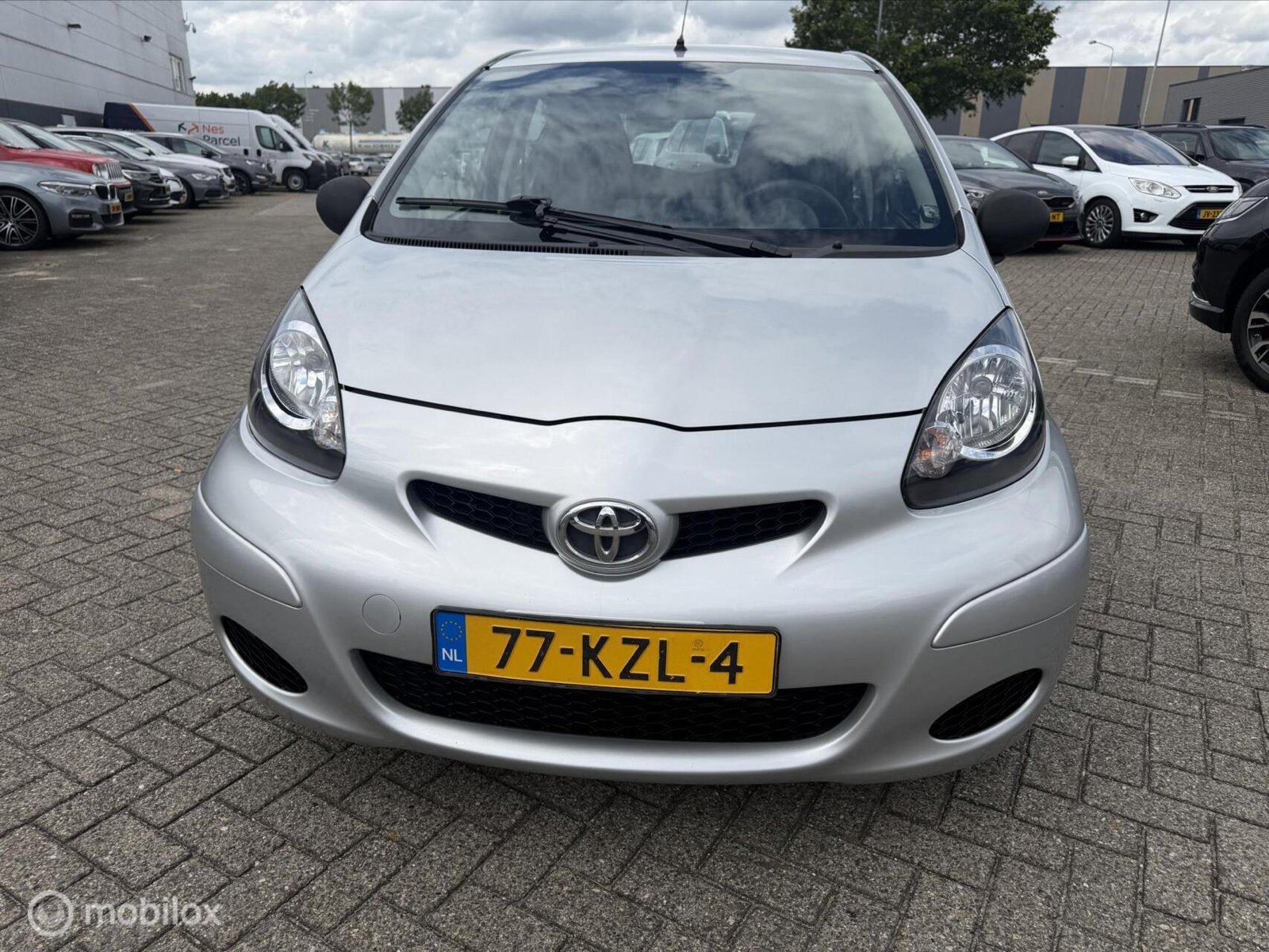 Toyota Aygo 1.0 12V Vvt-i 5DRS 2010 Grijs, Auto's, Voorwielaandrijving, Stof, Zwart, 68 pk