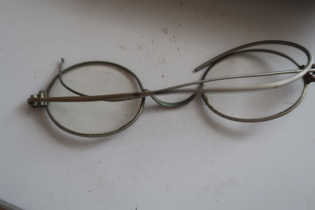 antieke bril,met metalen hoes-C jaren 30/40, Antiek en Kunst, Curiosa en Brocante, Ophalen of Verzenden