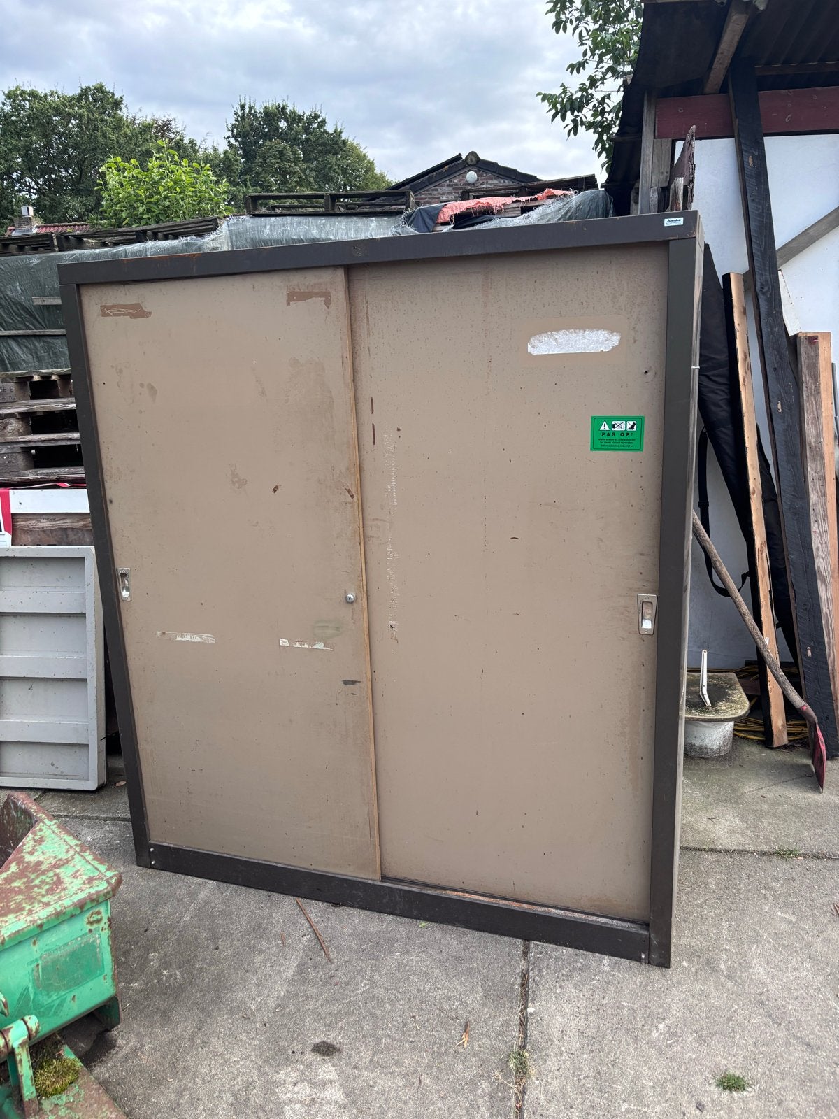 Metalen werkplaatskast met schuifdeuren, Huis en Inrichting, Kasten | Roldeurkasten en Archiefkasten, Ophalen, Gebruikt, 200 cm of meer