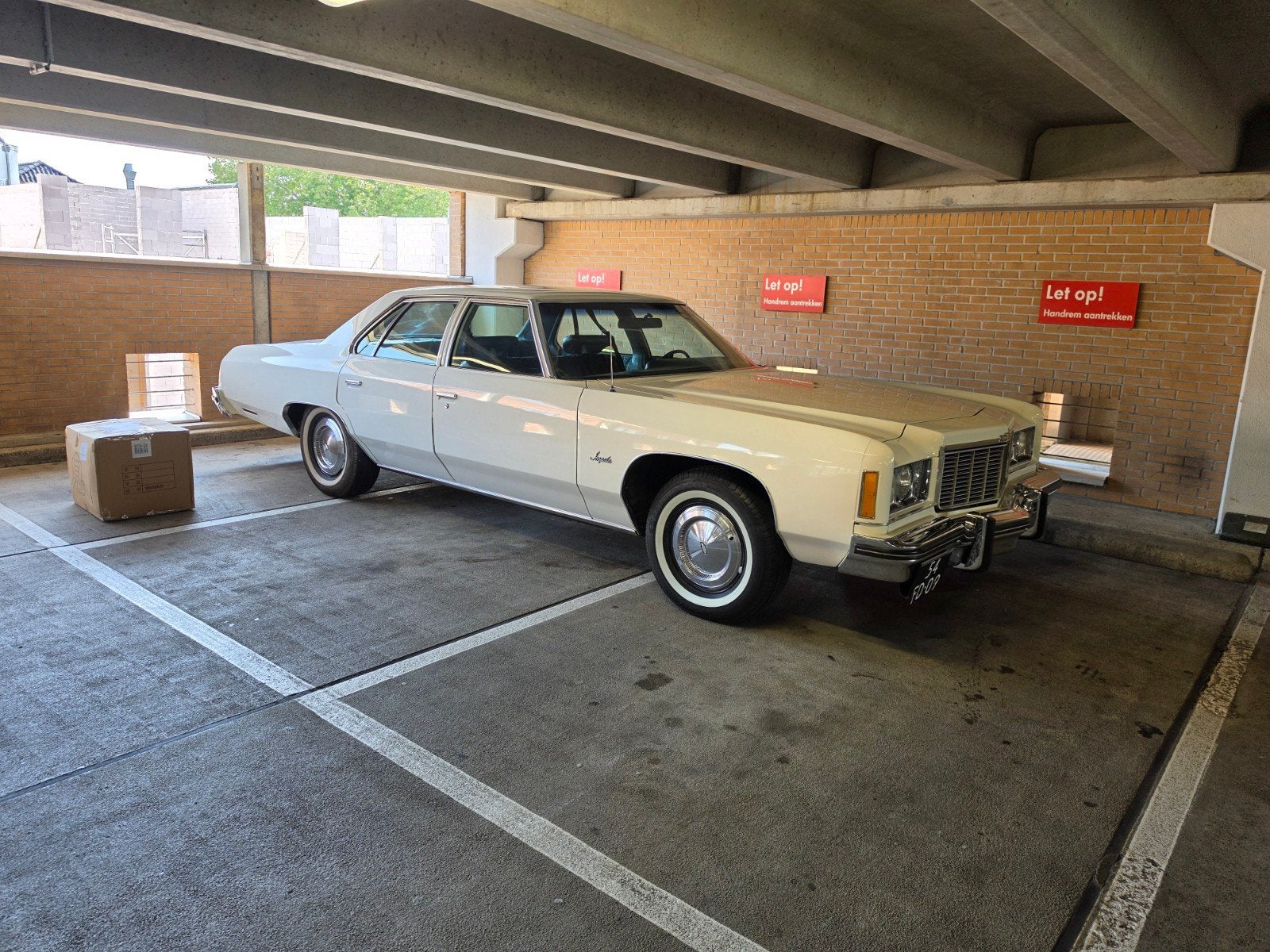 Chevrolet Impala 5.7 AUT 1975 roomwit (origineel zwart), Automaat, 8 cilinders, Zwart, Origineel Nederlands