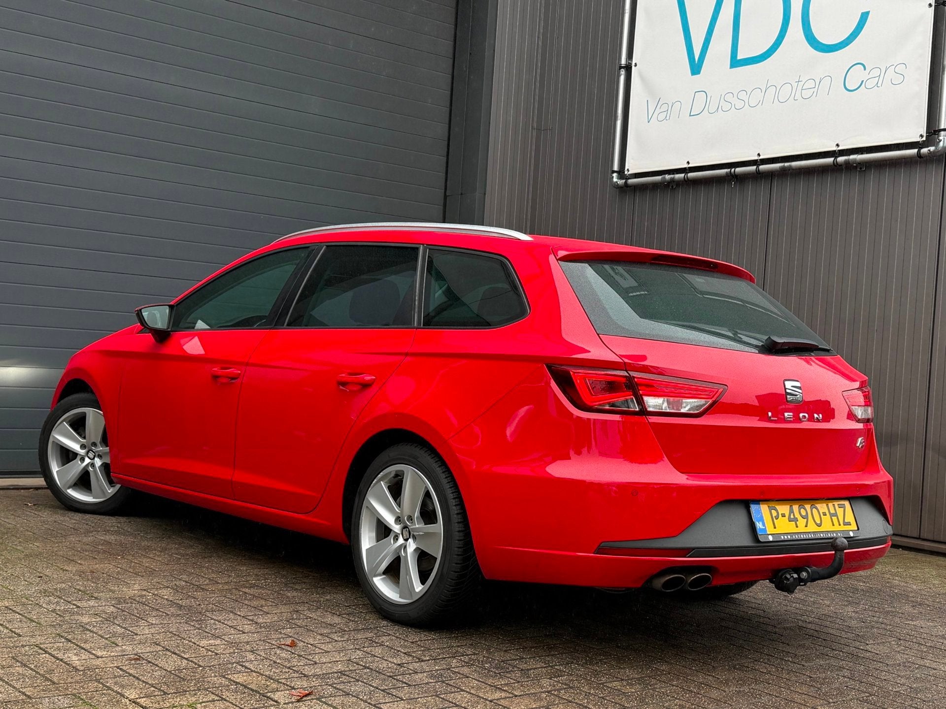 Seat Leon ST 1.4 TSI FR | Half Leder | Trekhaak | PDC, Voorwielaandrijving, Euro 5, Zwart, Leon