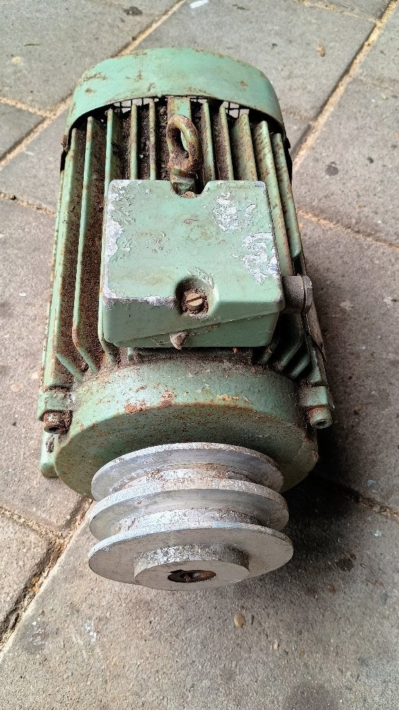 VEB Motorenwerke krachtstroom 220/380 V 4 kW met poelie, Ophalen of Verzenden, Gebruikt, Elektromotor, 1400 tot 1800 rpm