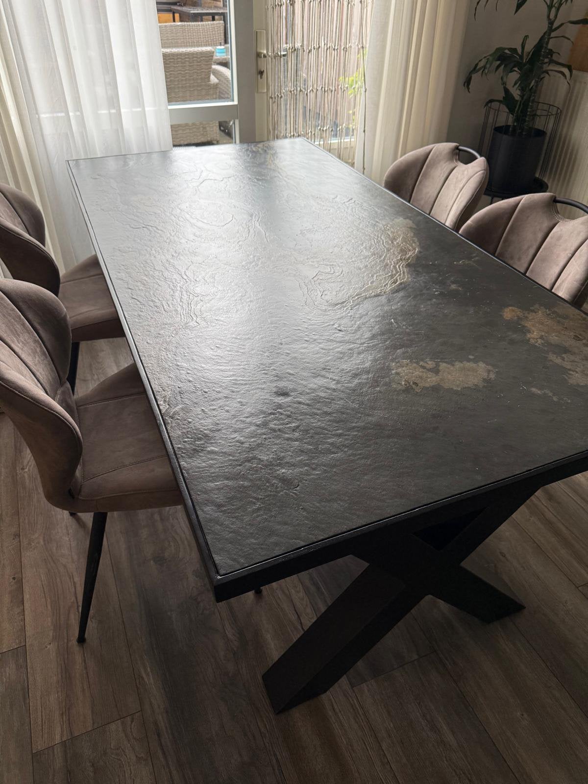 Mooie eetkamertafel met natuurstenen blad industriële poot X, Huis en Inrichting, Ophalen of Verzenden, Zo goed als nieuw, Rechthoekig