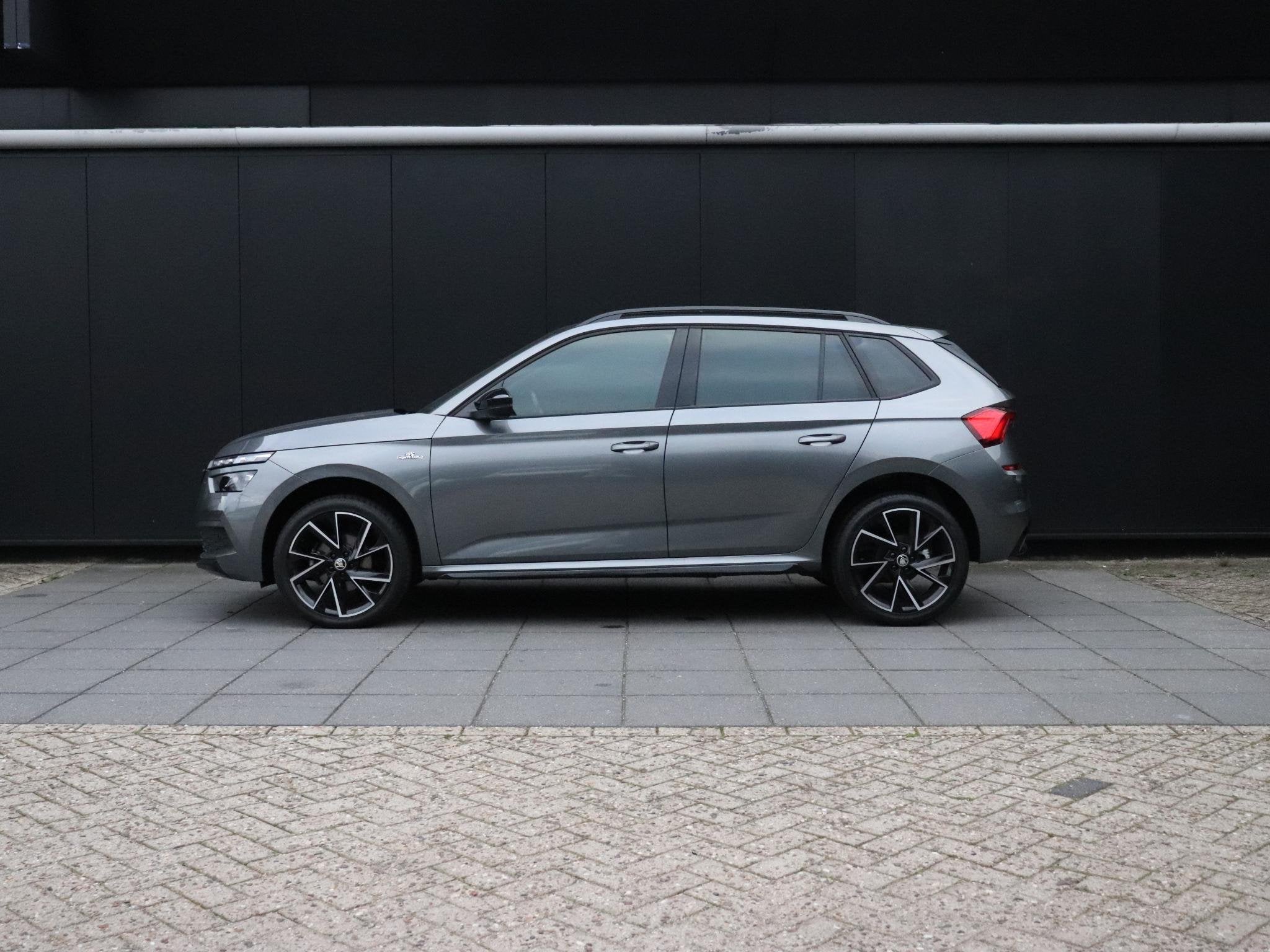 Skoda Kamiq 1.5 TSI ACT Monte Carlo | DSG | PANO | SPORTSTOE, Auto's, Dealer onderhouden, Stof, Euro 6, 150 pk