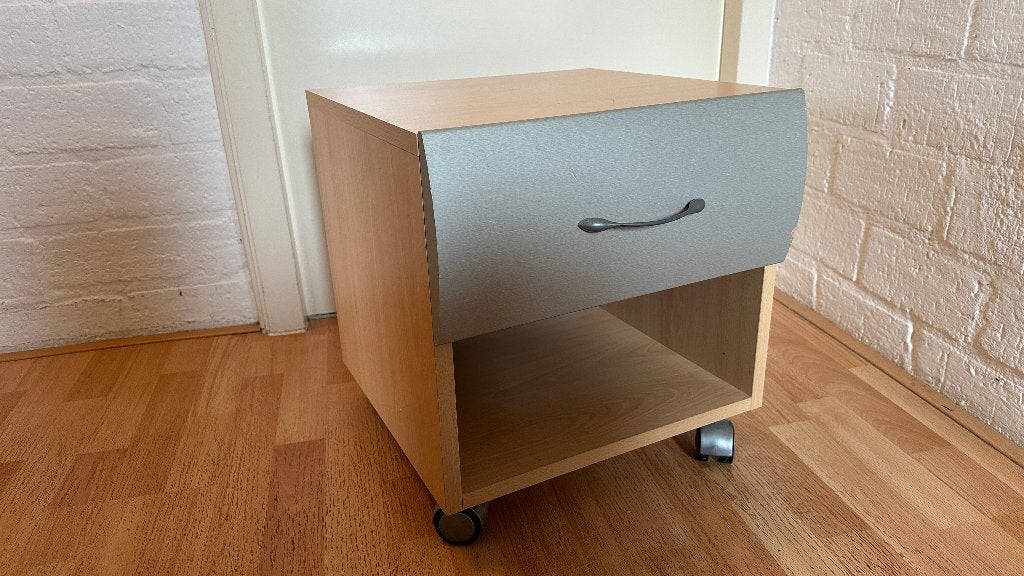 Nachtkastje met lade, open vak en wieltjes, Ophalen, Hout, Minder dan 45 cm, Minder dan 55 cm