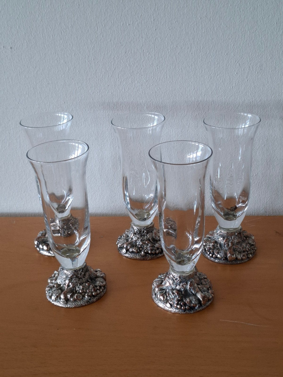 Set van 5 borrelglaasjes met tinnen voet, 2 met kras, Ophalen of Verzenden