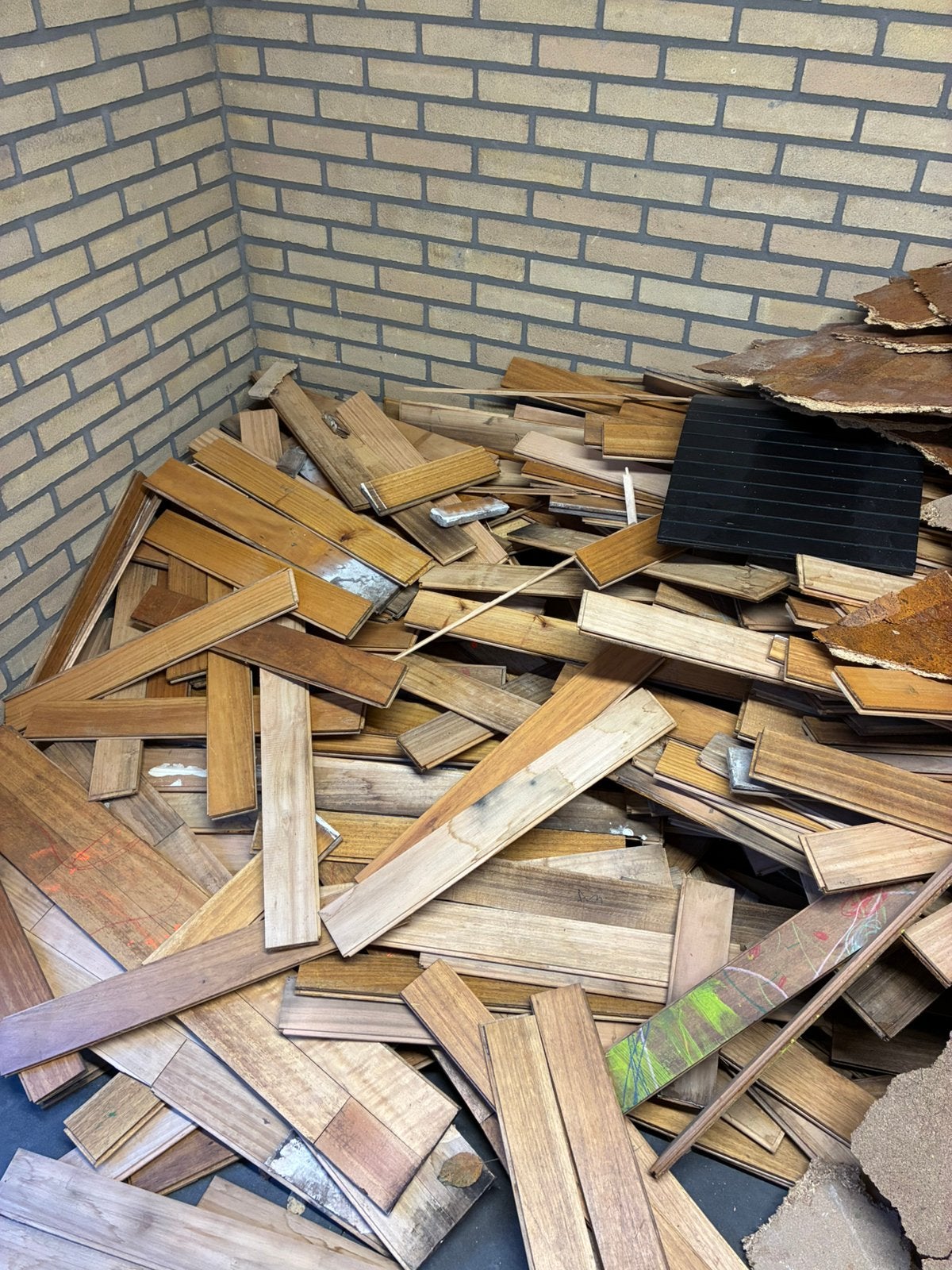 Hardhouten vloer nog goed te gebruiken als brandhout, 6 m³ of meer, Ophalen