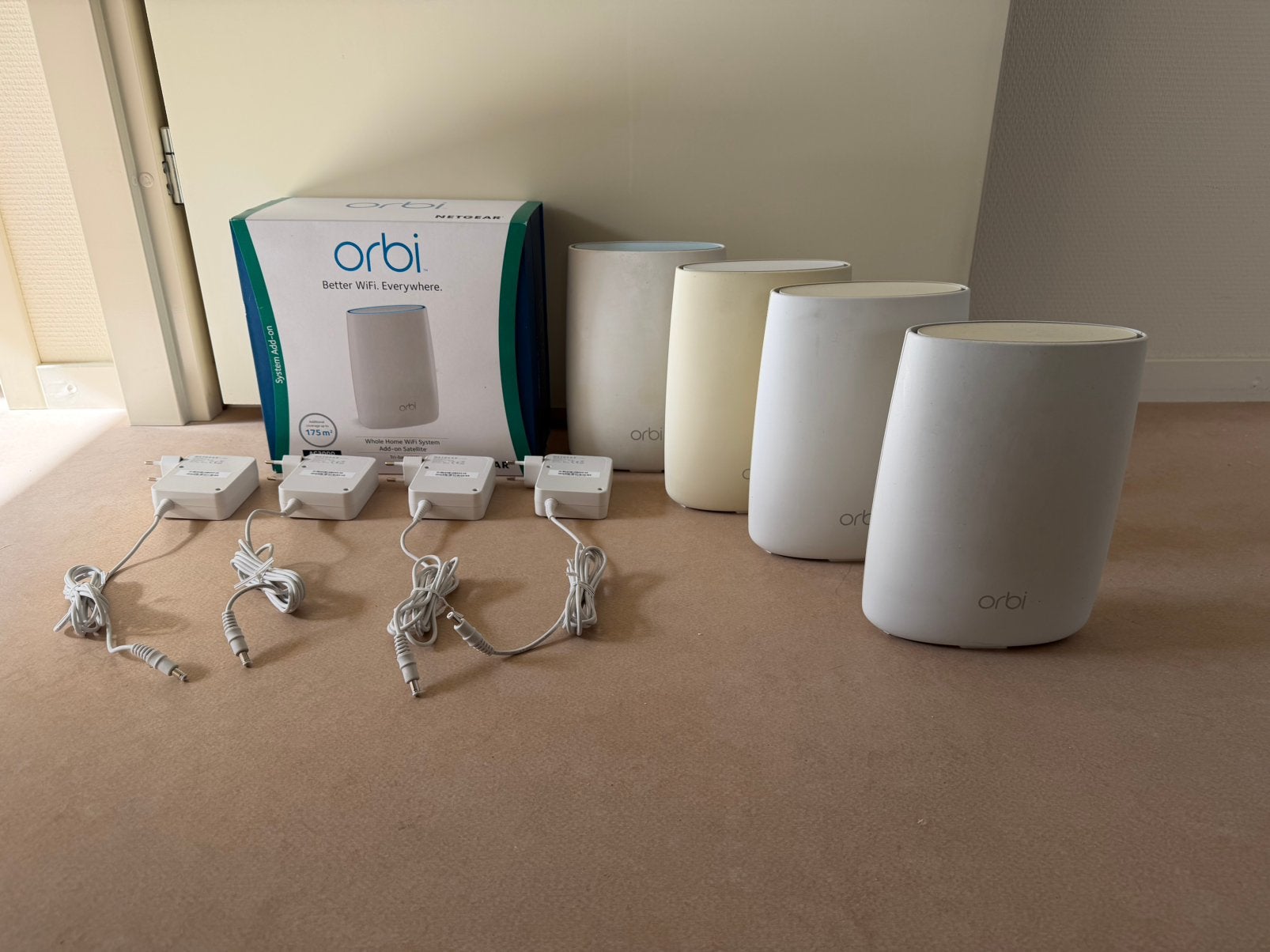 NETGEAR Orbi RBR50 + 3 RBS50 satellieten, Ophalen, Gebruikt