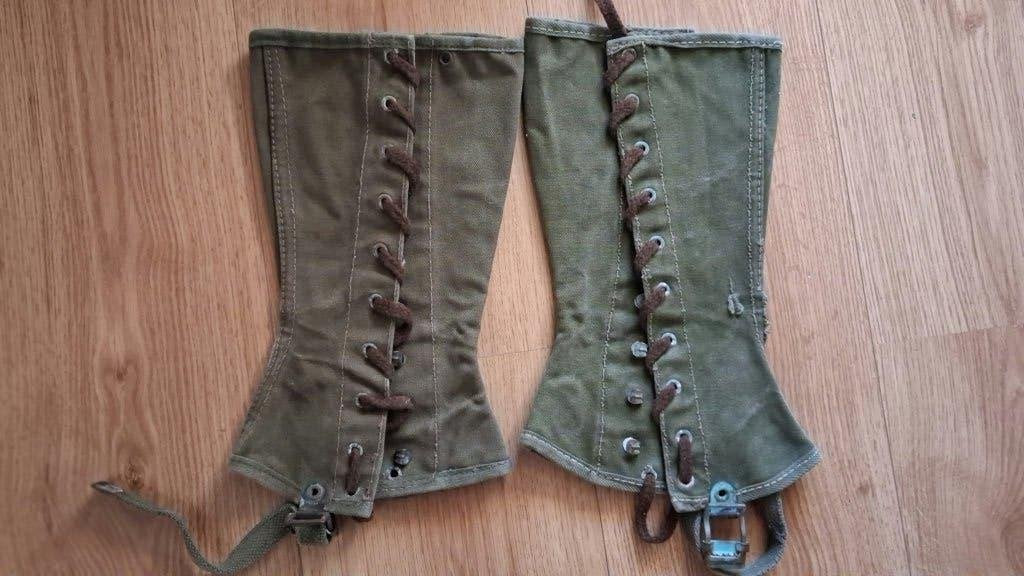 Militaire beenkappen groen - lengte 23 cm., Ophalen of Verzenden, Landmacht, Nederland, Kleding of Schoenen