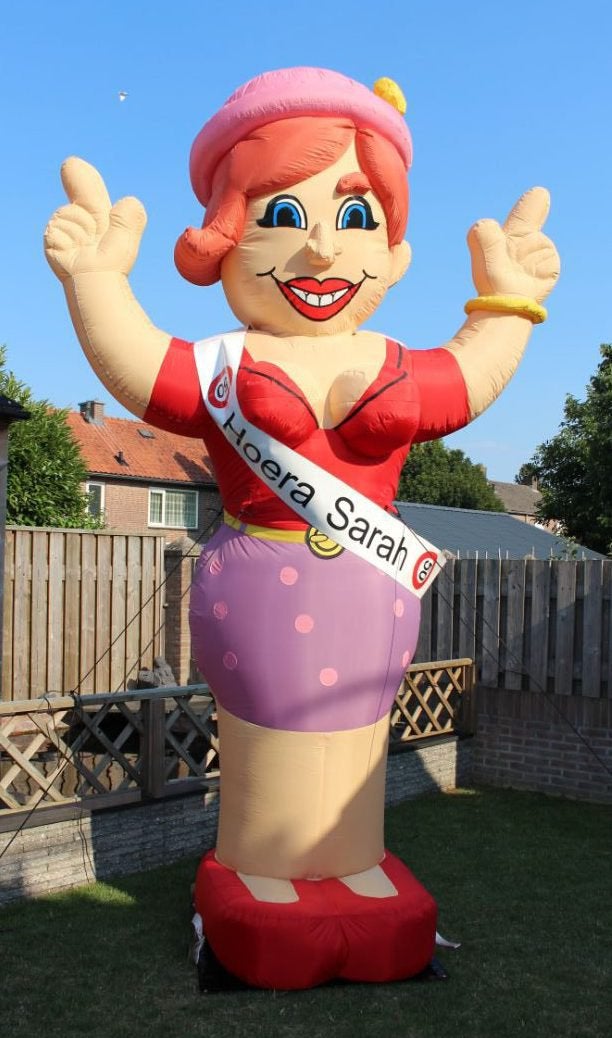Feestende Sarah, Ophalen, Zo goed als nieuw