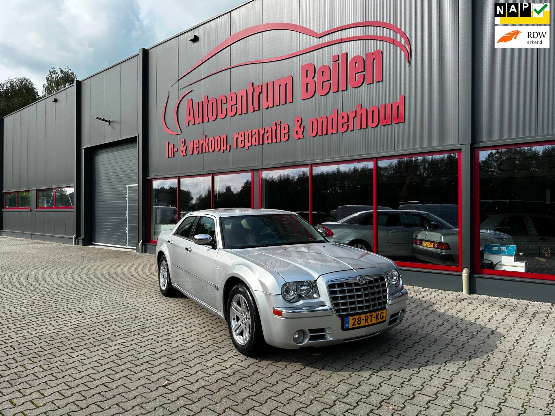 Chrysler 300C 5.7 V8 HEMI / Clima / Navi / Leder / Trekhaak, Auto's, Automaat, Gebruikt, 8 cilinders, 340 pk