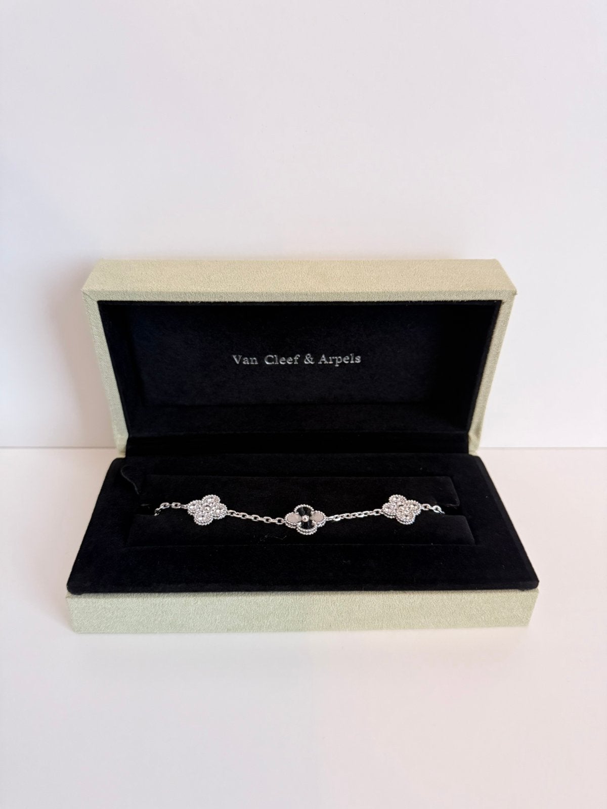 Van Cleef & Arpels armband witgoud met diamanten, Ophalen of Verzenden, Nieuw