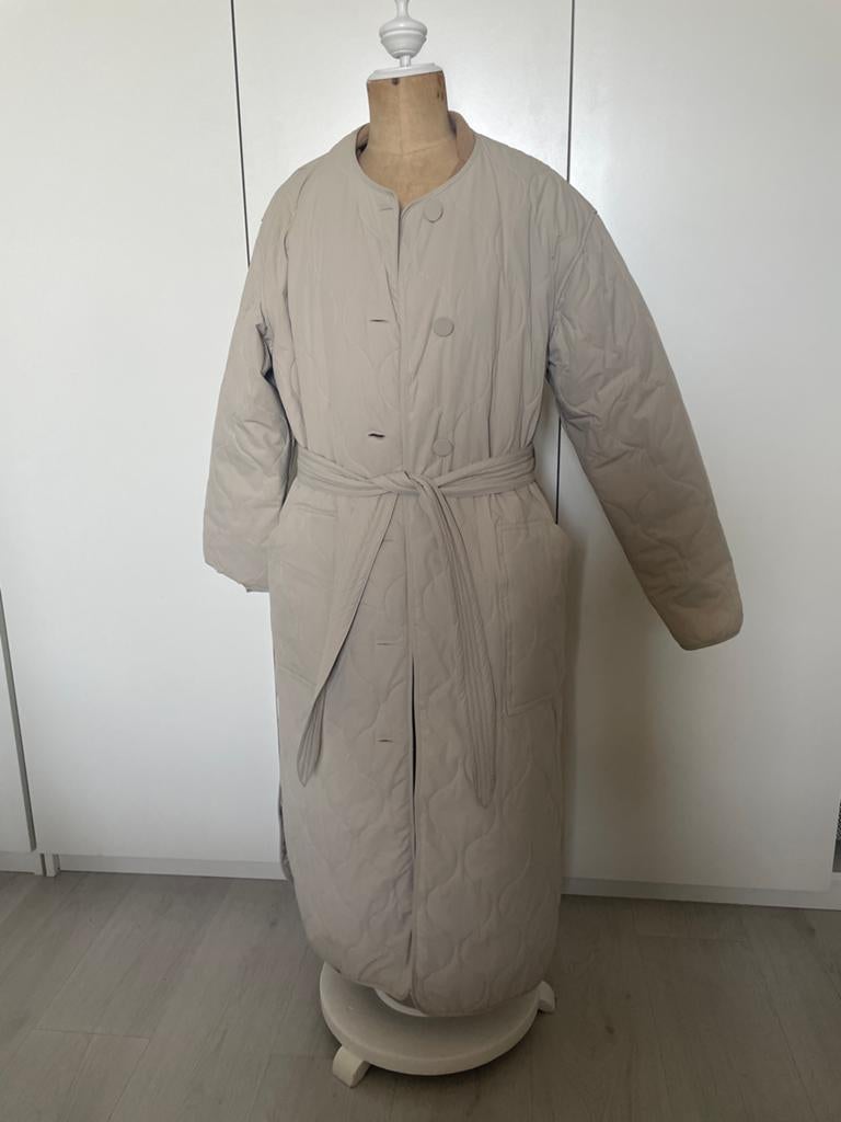 Lange gewatteerde jas van Fith House - Beige, Ophalen of Verzenden, Zo goed als nieuw, Maat 36 (S), Beige