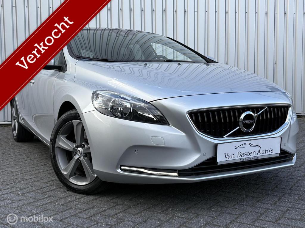 Volvo V40 2.0 T2 Momentum | Pano | Camera | PDC | 122pk | 17, Voorwielaandrijving, Zwart, 4 cilinders, 1969 cc
