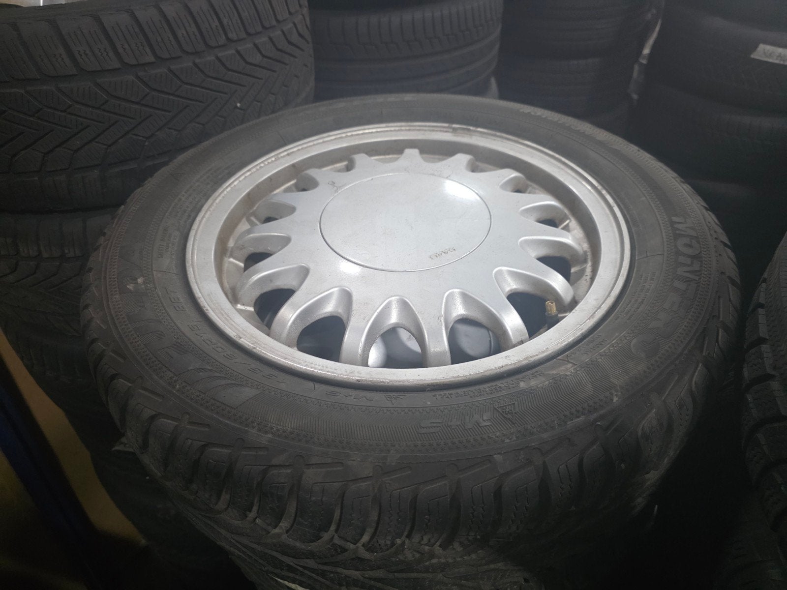 Saab 900 classic alu velgen inclusief winterbanden, Ophalen, Gebruikt, 15 inch, Banden en Velgen