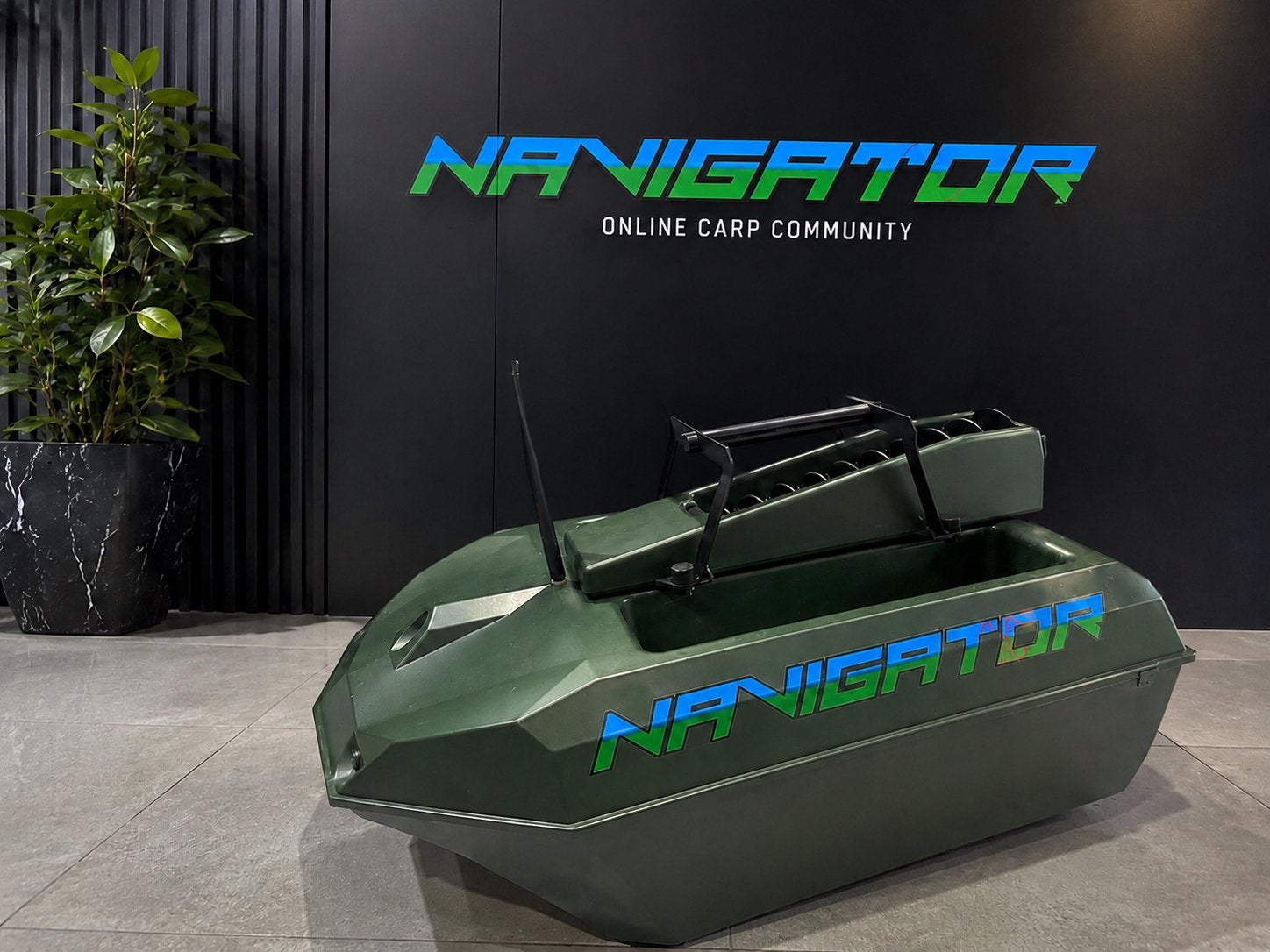 Navigator + raymarine5 + voervezel en andere extras., Ophalen, Zo goed als nieuw, Overige typen