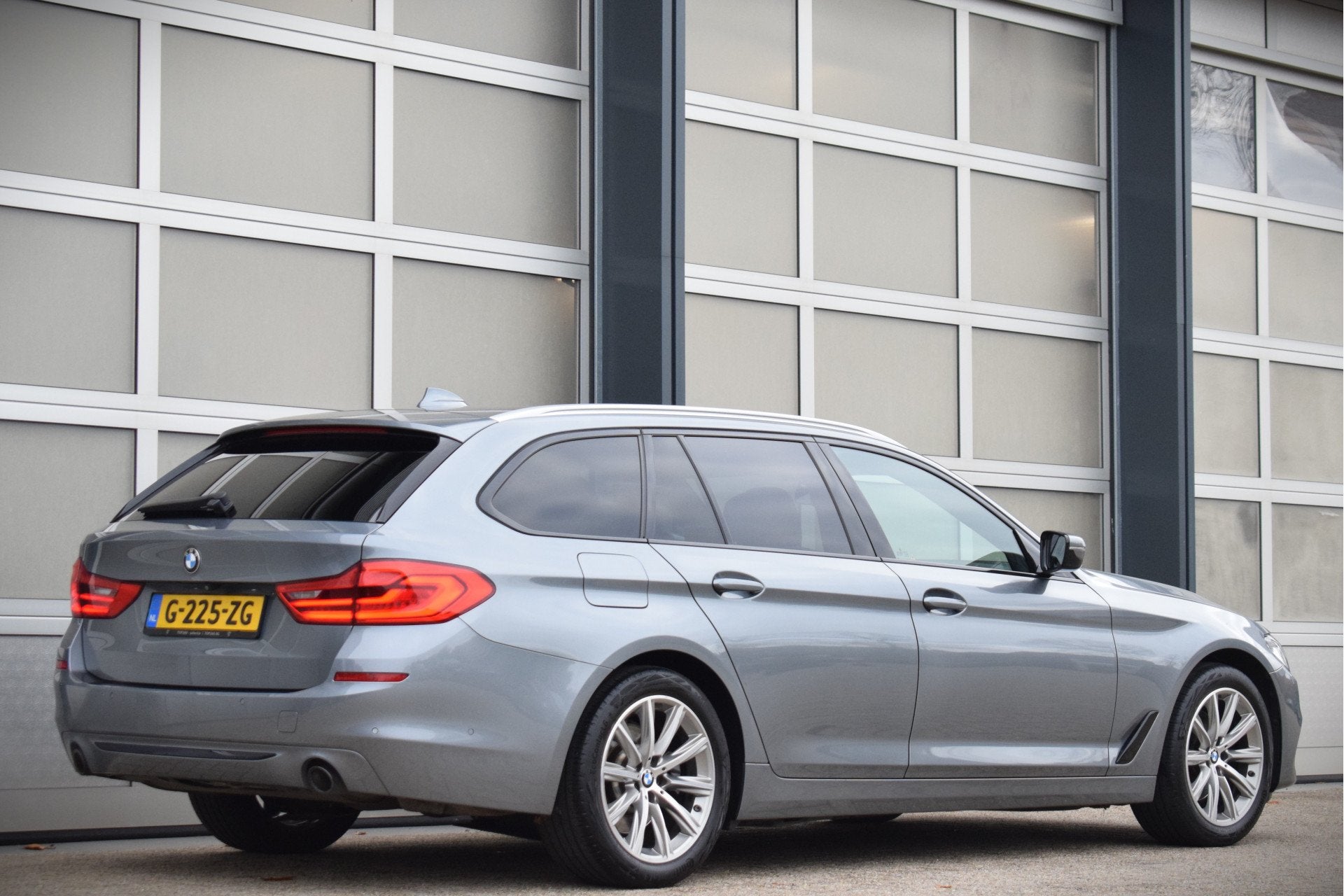 Foto 15 van BMW 5 Serie Touring 520i High Executive Edition | Sportline
