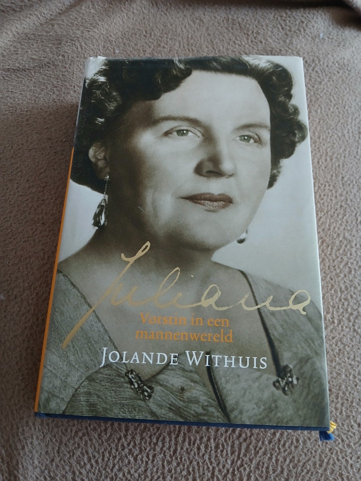Boek over Juliana, Ophalen, Zo goed als nieuw