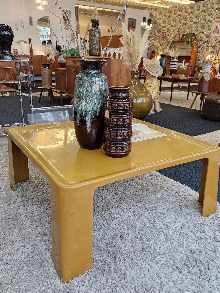 Salontafel space age B&B Italia Amante 70s okergeel, Huis en Inrichting, Tafels | Salontafels, Ophalen, Gebruikt, 50 tot 100 cm