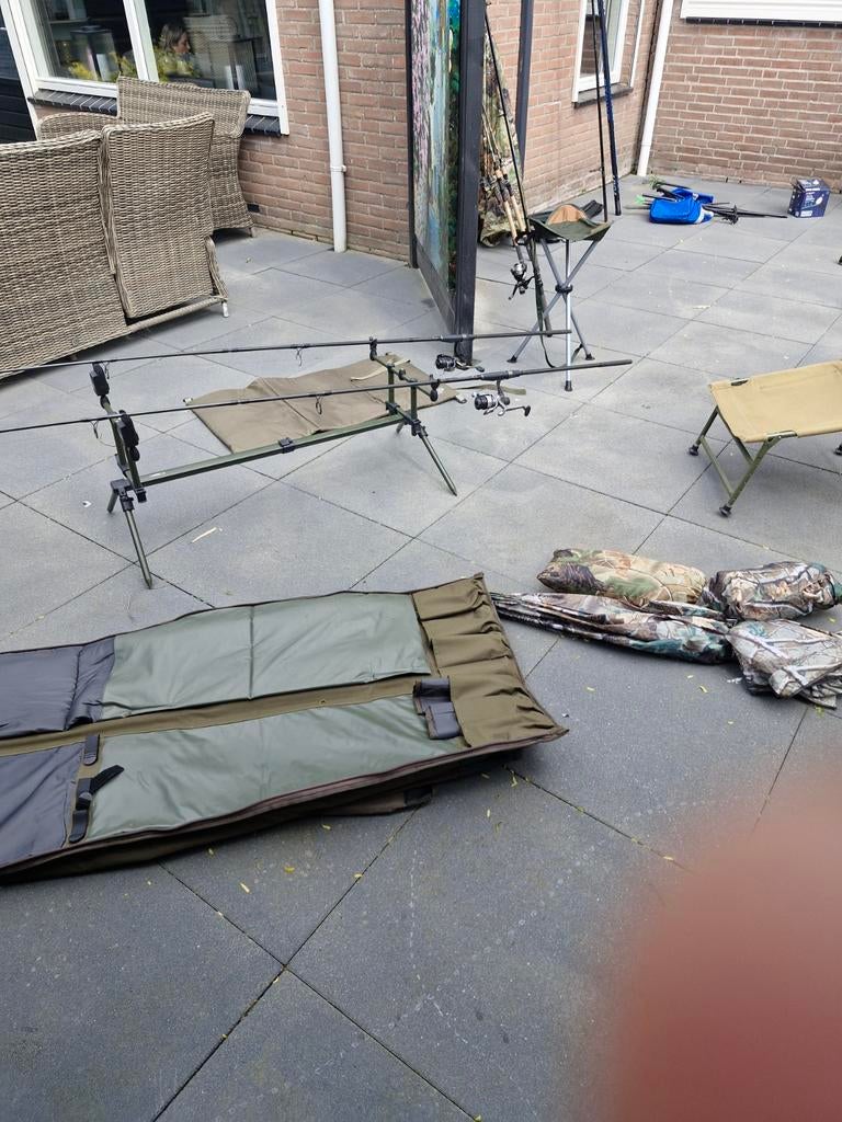 Complete karperset met hengels, rodpod, tent en stoel, Ophalen of Verzenden