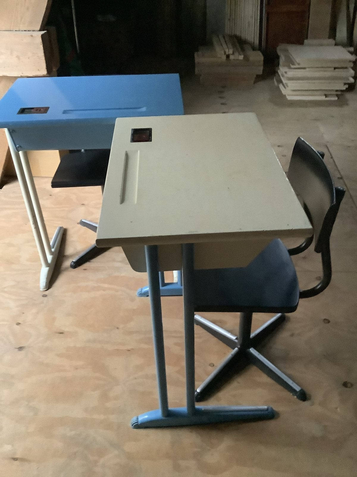 2x tafel + stoel, oud schoolmeubilair jaren 60-70, Ophalen, Gebruikt, Tafel(s) en Stoel(en)