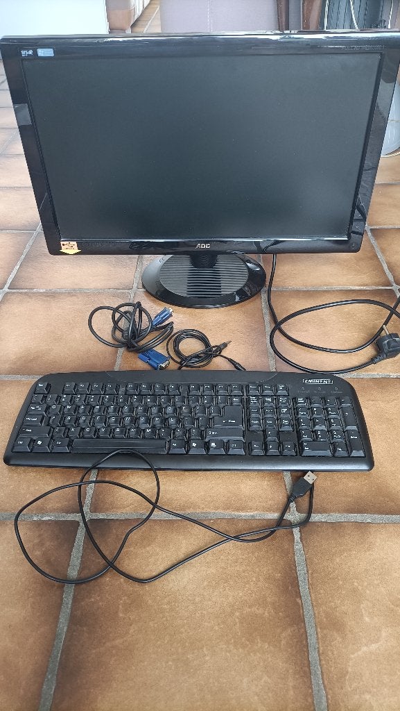 Computer monitor / beeldscherm met toetsenbord., Computers en Software, Monitoren, Ophalen of Verzenden, Overige typen, Overige resoluties