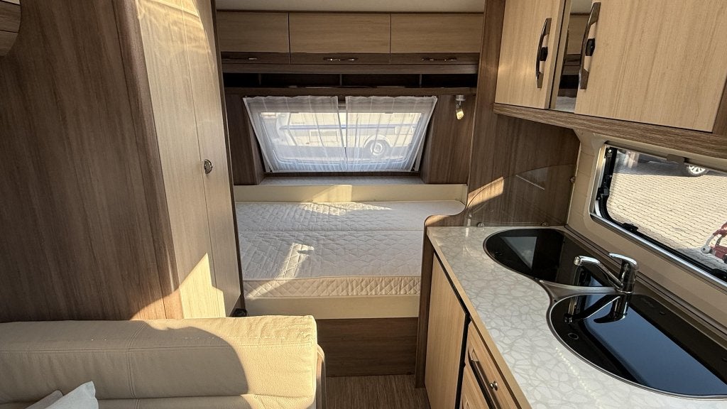 Hobby De luxe Easy 400 SF bj 2015 met voortent en zakluifel, Hobby, Bedrijf, Treinzit, 750 - 1000 kg