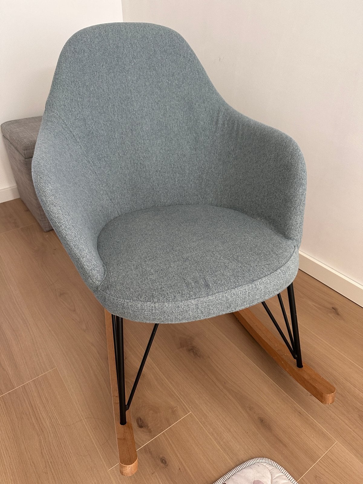 Schommelstoel in Scandinavische stijl, lichtblauw, Huis en Inrichting, Stoelen, Blauw, Ophalen of Verzenden, Zo goed als nieuw