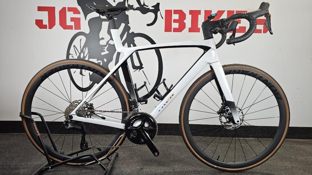 racefiets trek madone sl6 gen8 disc (2025) di2 *200km*, Ophalen, Zo goed als nieuw