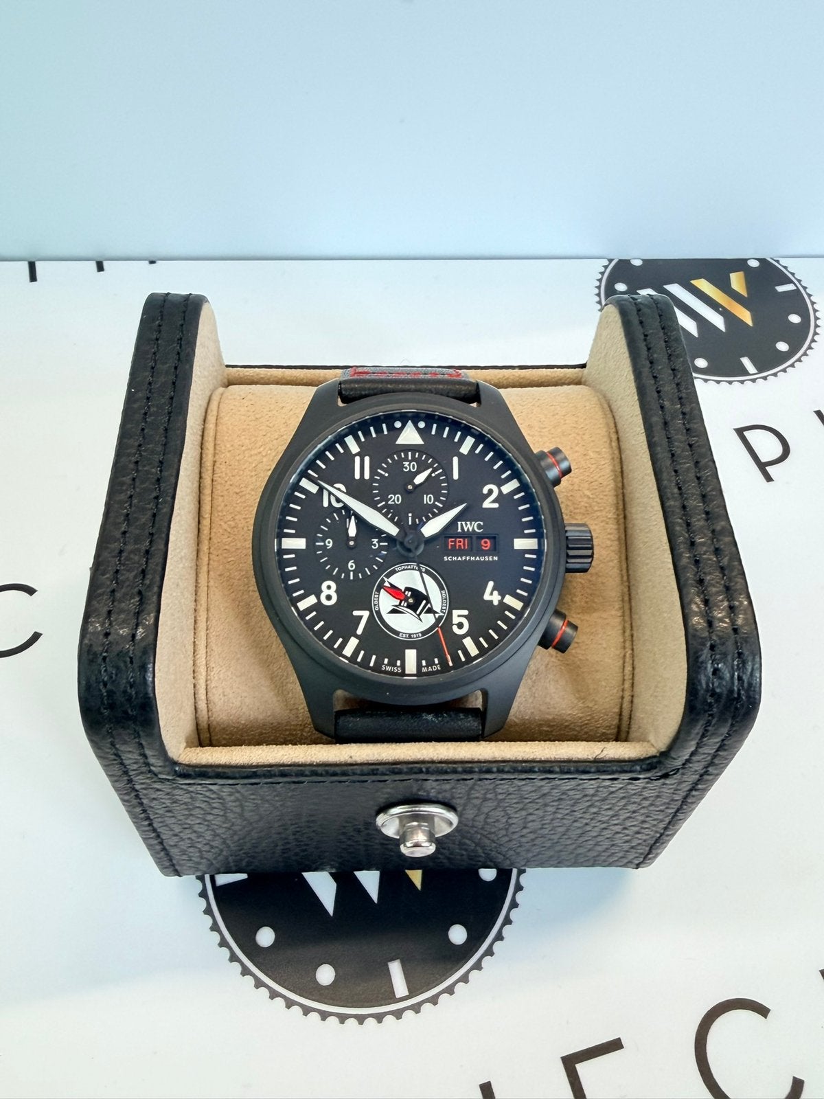 IWC Pilot Chronograph  “Tophatters” IW389108 2022 Nieuw, Sieraden, Tassen en Uiterlijk, Overige materialen, Leer, Polshorloge