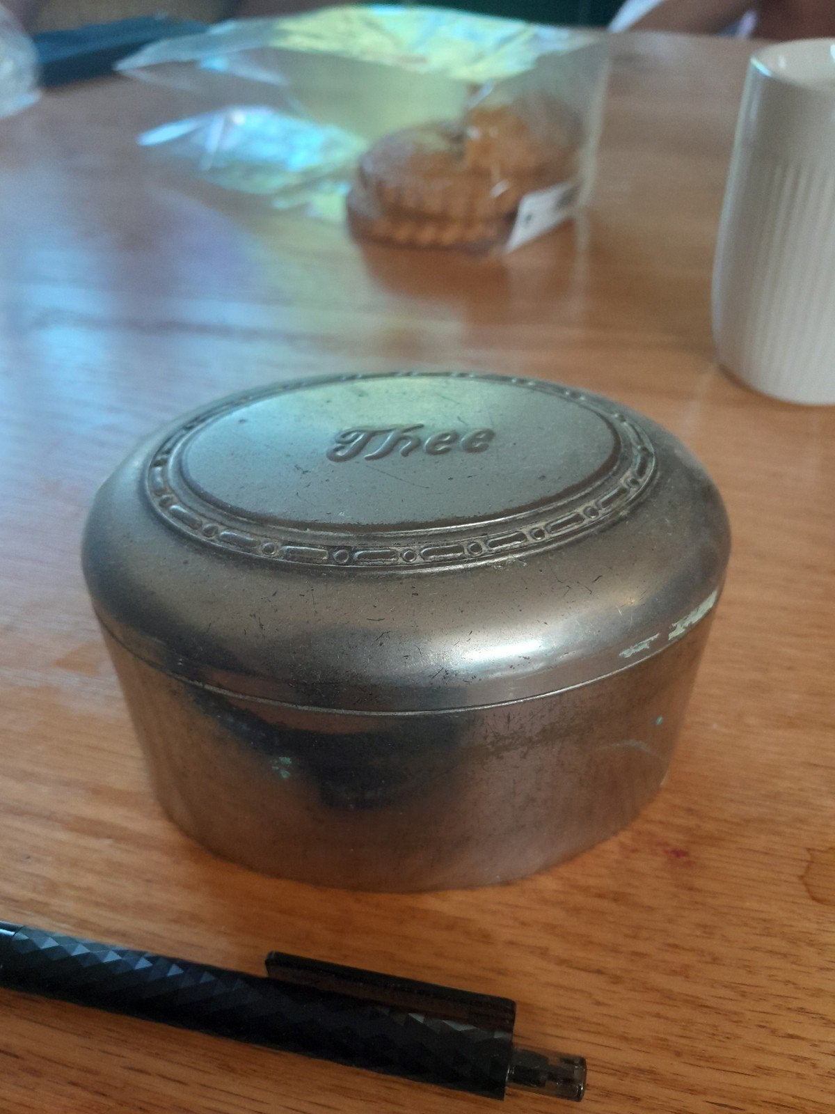 Oud theebusje met 'Thee' in reliëf, Ophalen of Verzenden