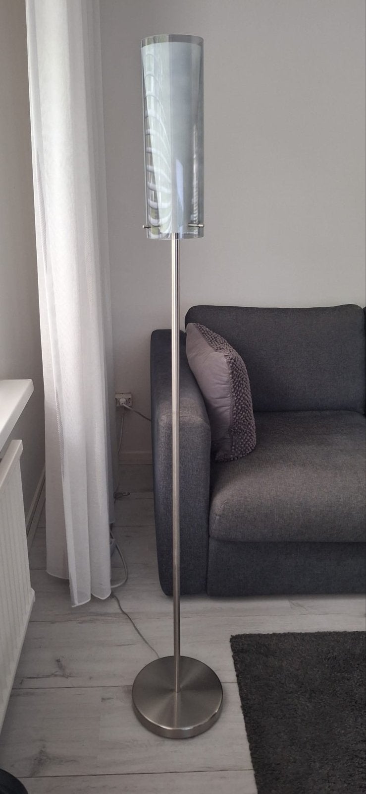 Moderne staande lamp met glazen kap, Huis en Inrichting, Ophalen, Gebruikt, E27 (groot), Glas