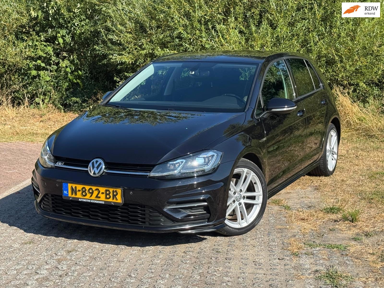 Volkswagen Golf 1.5 TSI Highline Business R / AUTOMAAT/ LED, Auto's, 4 cilinders, 150 pk, Alcantara, Zwart