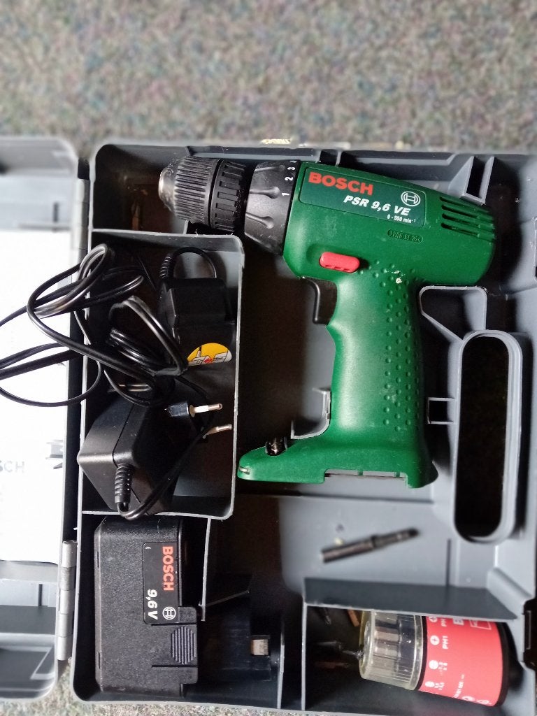 Bosch PSR 9,6 VE-2 Boor-/Schroefmachine met lader en accu, Ophalen of Verzenden, Gebruikt, Minder dan 400 watt, Boormachine
