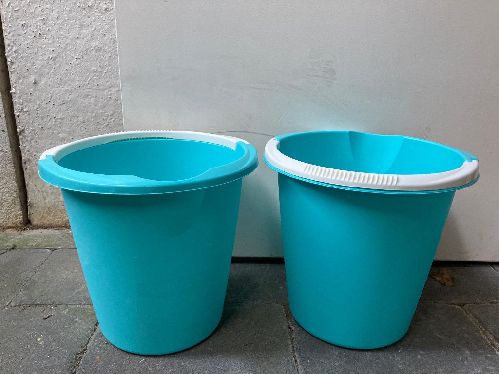 2 blauwe Curver emmers, 10 liter, in keurige staat, Huis en Inrichting, Emmers, Ophalen, Zo goed als nieuw, Kunststof