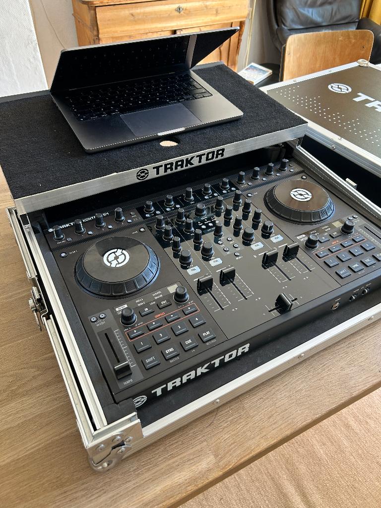 Traktor Kontrol S4 DJ Controller (+ flight case), Ophalen, Gebruikt, Draaitafel, Overige merken