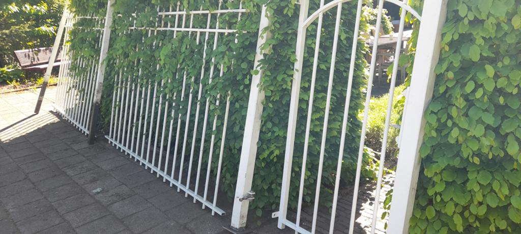 Hekwerk met looppoort., Tuin en Terras, Ophalen, IJzer