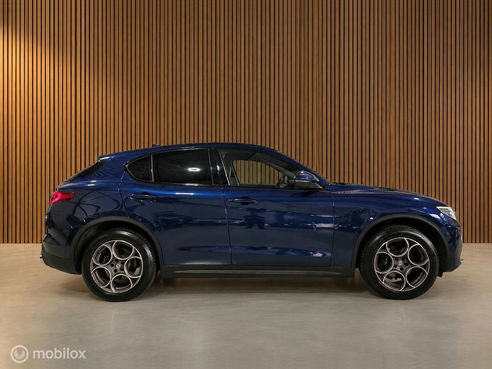 Alfa Romeo Stelvio 2.0 T 280PK Q4 AWD Super Veloce Pack|Keyl, Auto's, Automaat, Zwart, Blauw, Bedrijf