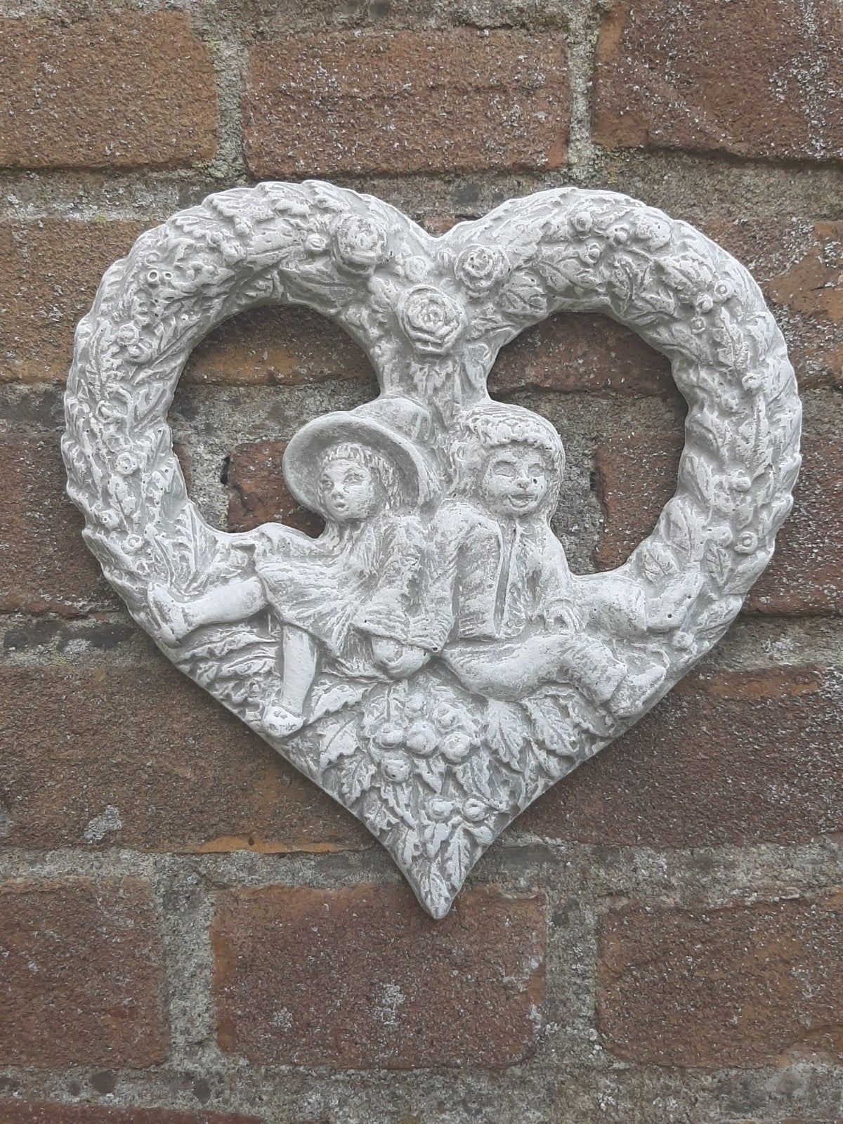 Hart met kinderen wanddecoratie betonnen beeld tuinbeeld, Ophalen of Verzenden
