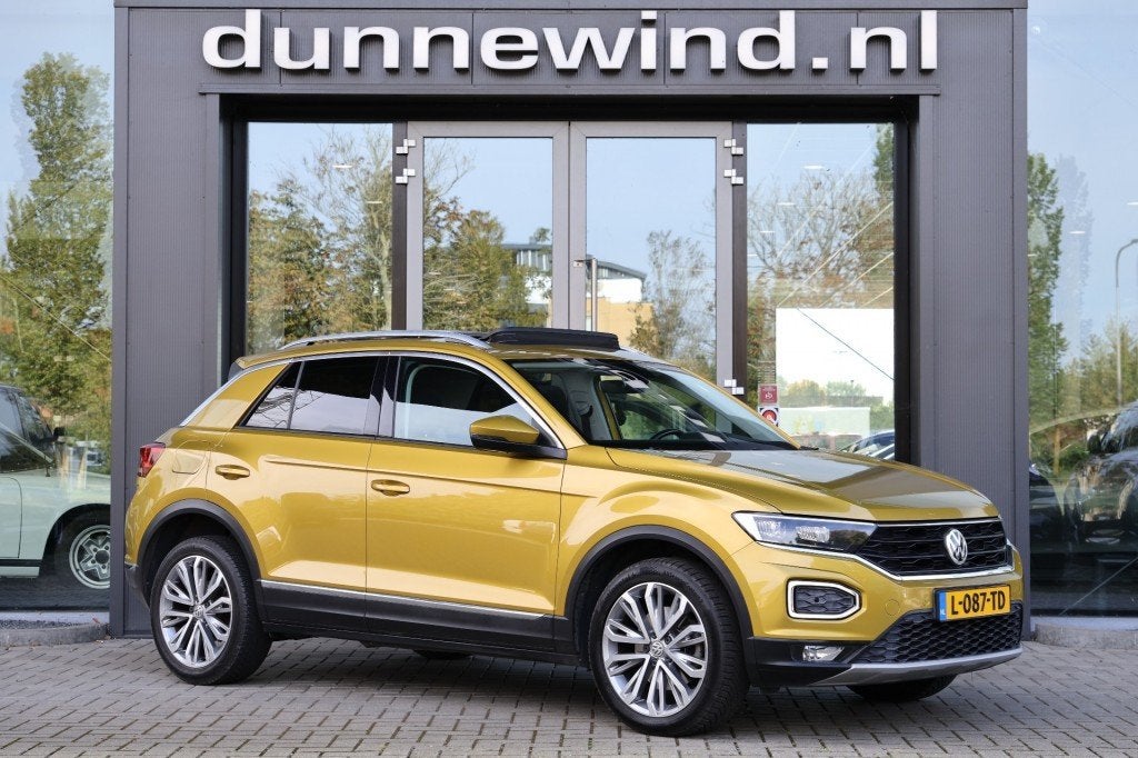 Volkswagen T-ROC 1.5 TSI SPORT *PANO*LED*CARPLAY*ADAPTIEFCRU, Auto's, Voorwielaandrijving, Euro 6, Bedrijf, 19 km/l