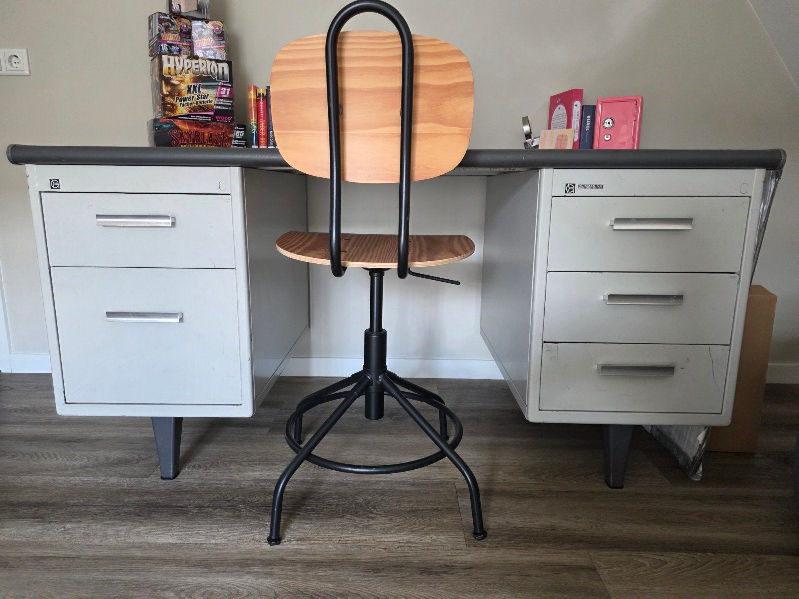 Vintage Gispen bureau van staal, Huis en Inrichting, Bureaus, Ophalen, Gebruikt, Metaal, Vintage
