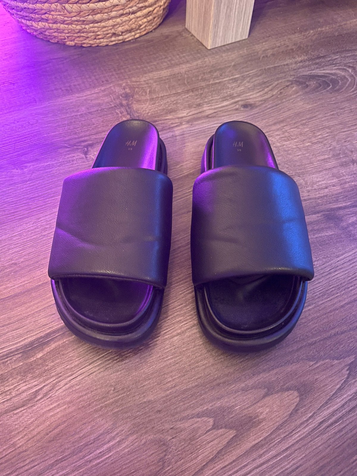Stevige slippers, Slippers, Zwart, Ophalen of Verzenden, Zo goed als nieuw