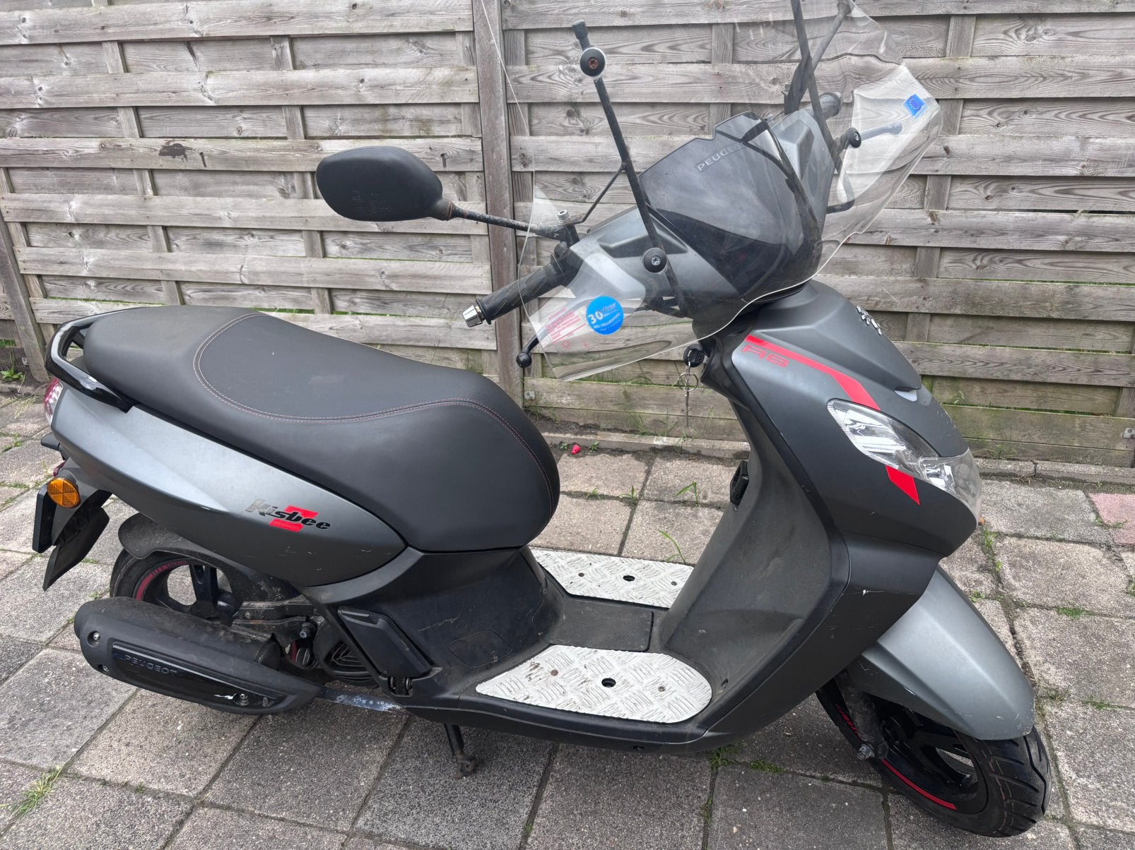 Kisbee scooter geel kenteken, Ophalen, Zo goed als nieuw, Benzine, Overige modellen