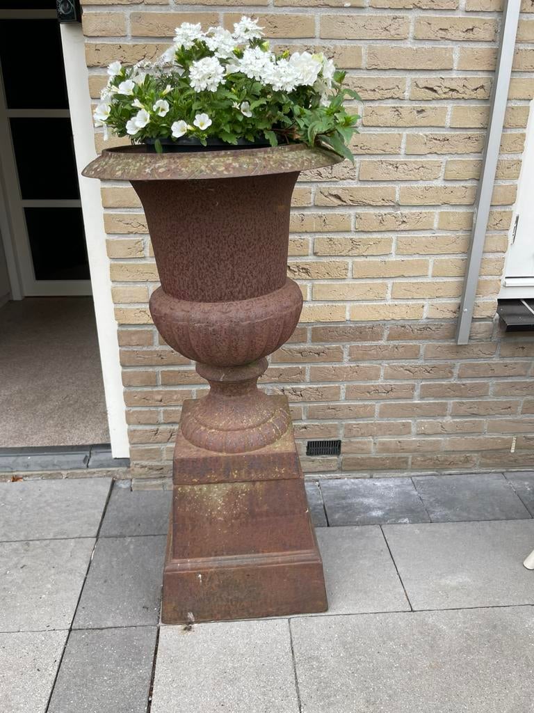 Gietijzeren bloempotten, Ophalen of Verzenden, Zo goed als nieuw