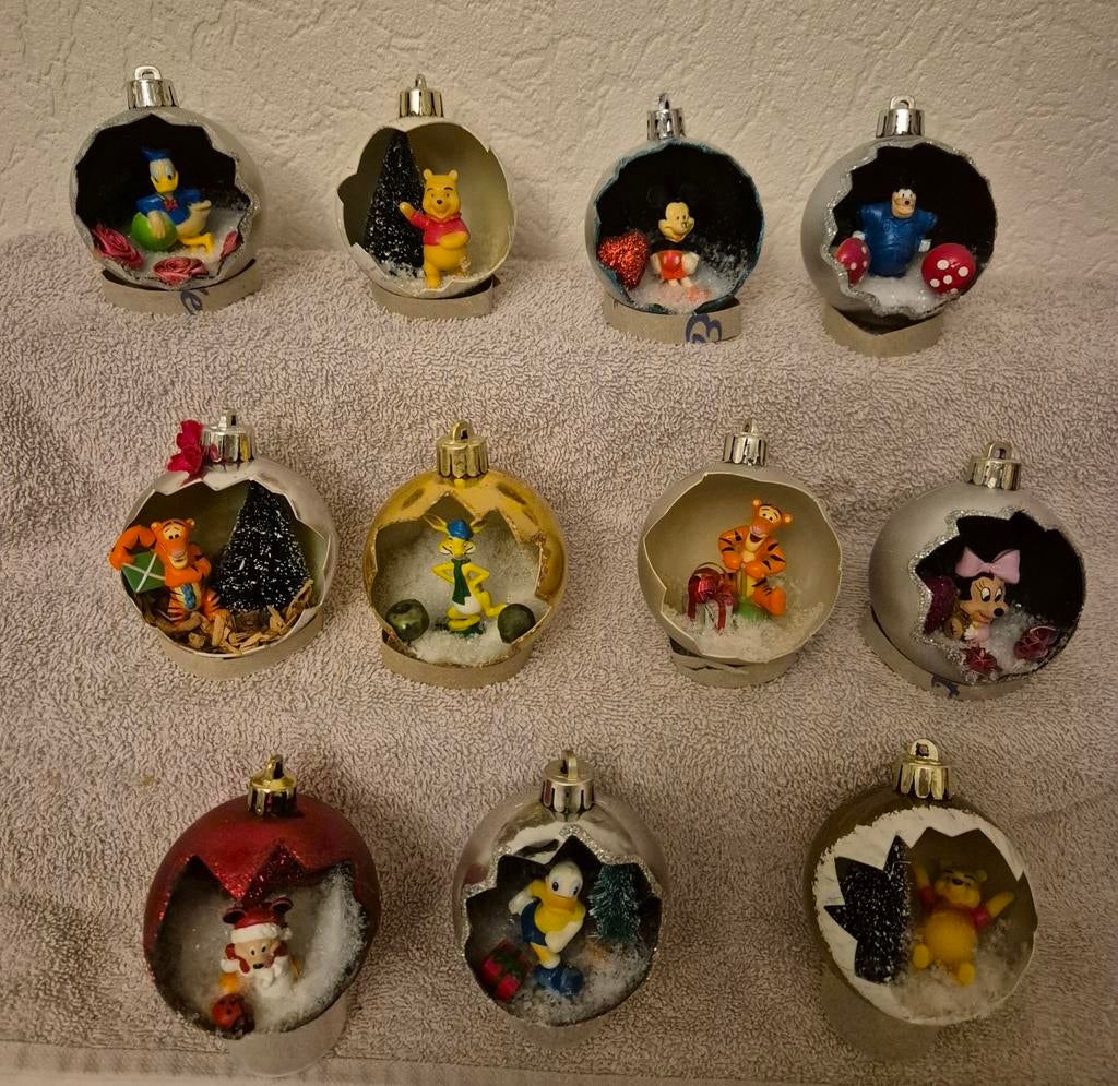 11x kerstballen met o.a . Minnie.mickey.donald.winnie., Diversen, Kerst, Ophalen of Verzenden