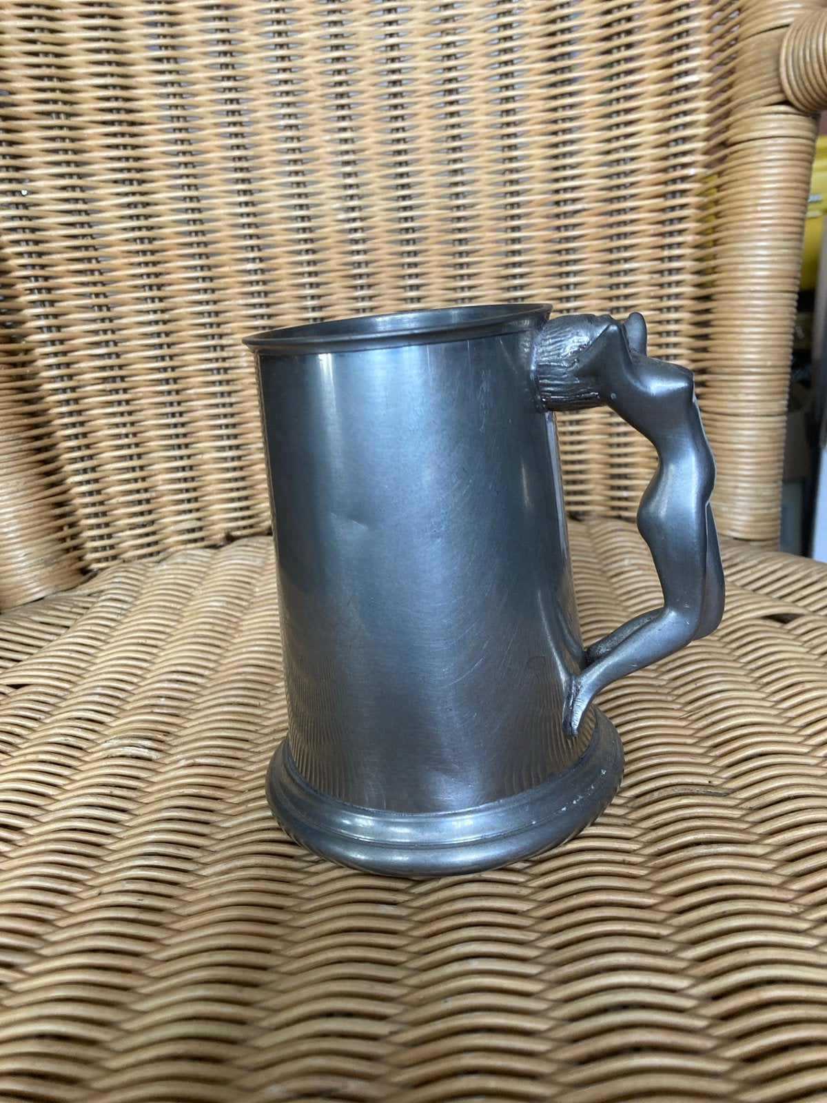 Vintage Engelse tinnen bierpul met figuurlijk handvat, Antiek en Kunst, Ophalen