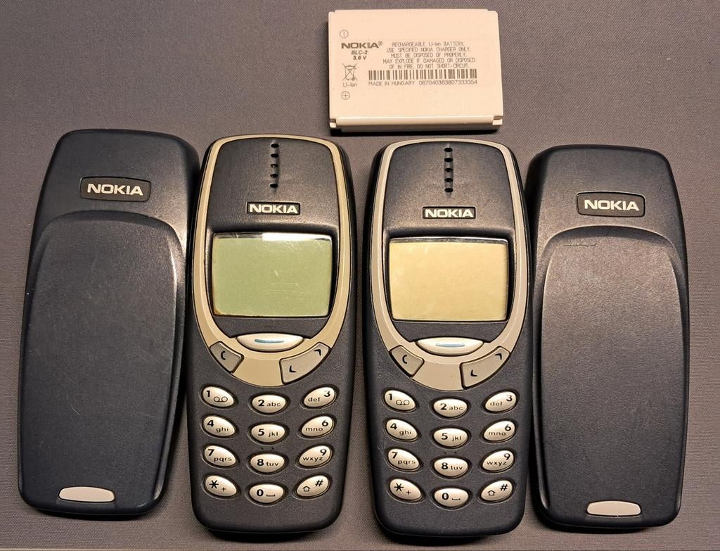 2x Nokia 3310 (zie foto's), Telecommunicatie, Gebruikt, Blauw, Geen camera, Fysiek toetsenbord
