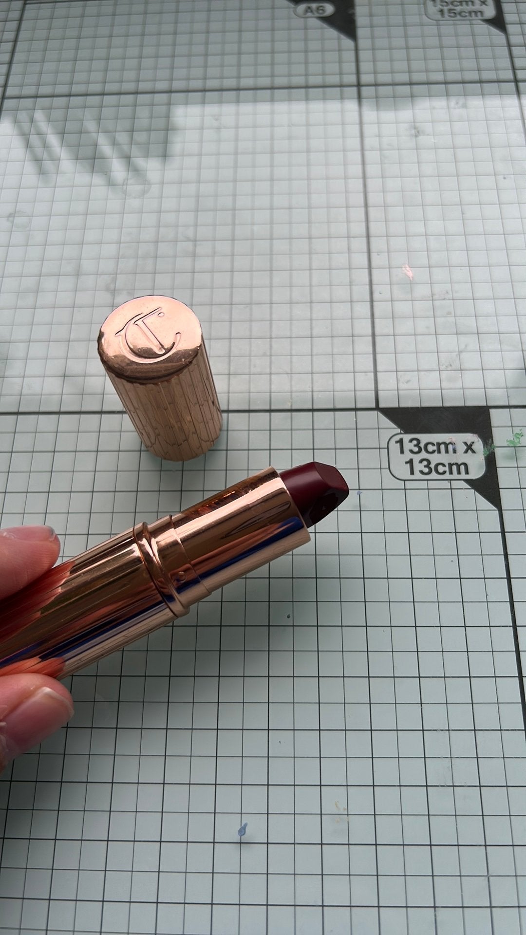 Charlotte Tilburg lipstick in scarlet spell, Ophalen of Verzenden, Zo goed als nieuw, Roze, Lippen