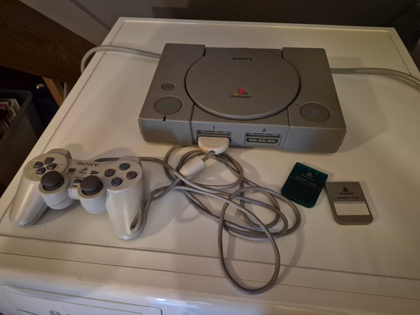 PS1 met 1 controller en 2 geheugenkaarten, Spelcomputers en Games, Spelcomputers | Sony PlayStation 1, Ophalen of Verzenden, Gebruikt